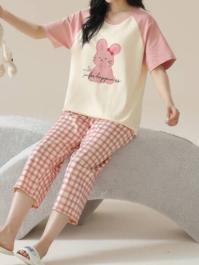 Sanrio مجموعة من 2 قطعة للمرأة، من ملابس علوية كاجوال بأكمام راجلان ذو لون أحادي والبنطلون المنزلي، وقميص آخر بنقشة دب كرتوني أزرق وأبيض والبنطلون بطول 3/4 ، مناسبة لعيد الأم، الربيع والصيف، مجموعة من قطعتين