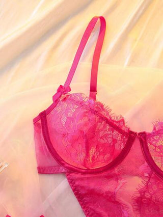 لانجيري حريمي DelicateAllure زوجان من الملابس الداخلية والكيمونو الشفاف المزين بقوس تباين الدانتيل، ملائم لعيد الحب
