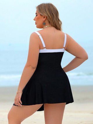 Swim Lushoire تنورة شاطئية أنيقة وجذابة بتصميم الكتل اللونية السوداء والبيضاء متعددة الطبقات قابلة للتعديل للمرأة ذات الحجم الكبير