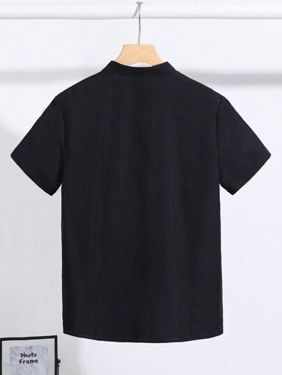 SHEIN قميص كاجوال فضفاض مريح بخطوط ملونة وأزرار للأولاد في سن المراهقة الصغار، بأكمام قصيرة