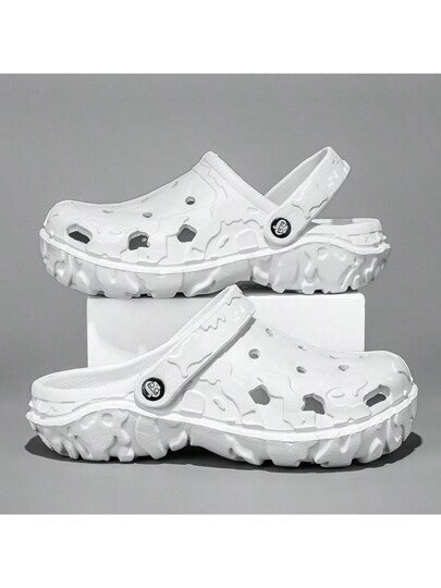 زوج من الأحذية المريحة الخفيفة الوزن للرجال الكلوغس المثقبة مانعة الانزلاق لحدائق الصيف، أحذية شاطئ وصنادل للرجال للخارج بنعل سميك مضاد للانزلاق