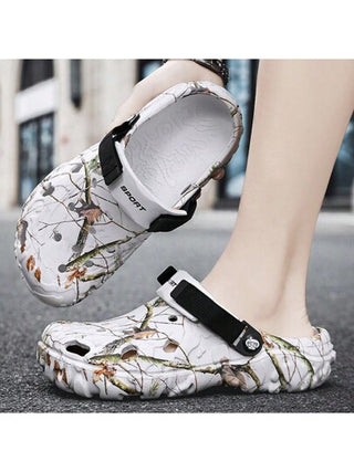 زوج من الكلوغ الخفيف الوزن والمريح للرجال، أحذية حدائق مفرغة مضادة للانزلاق، صنادل صيفية شبكية للرجال للاستخدام اليومي بالخارج، شباشب شاطئ بحراشف مانعة للانزلاق وسميكة (أشكال علوية عشوائية)