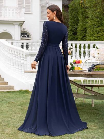 فستان طويل أنيق بياقة طاقم، أكمام طويلة، مطرز بترتر، وتفصيلات بليسيه