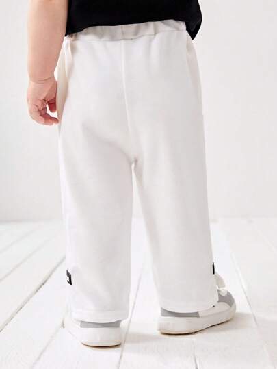 SHEIN بنطلون تفاصيل مرقع بعبارة رباط خصر للاولاد الاطفال