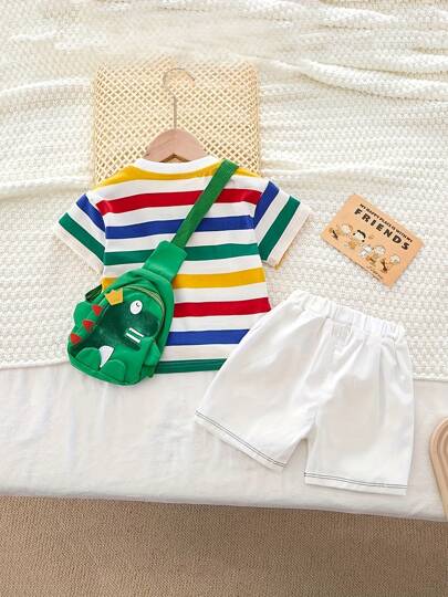 مجموعة توب كم قصير مطرز بنمط الديناصور والخطوط مع شورت، وحقيبة ظهر على شكل ديناصور للأطفال