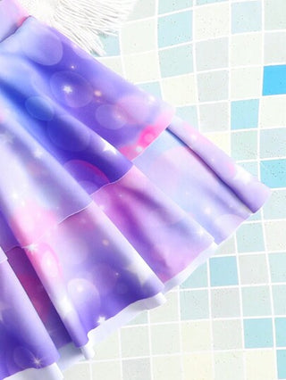 بذلة سباحة بنطلون مزودة بتنورة وطبعات كرتونية لفتاة صغيرة، بتصميم محدد البرامج