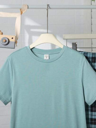 بيجاما طقم نوم مكون من تي شيرت بفتحة رقبة دائرية وأكمام قصيرة وشورت بيجاما بأنماط مربعات - مجموعتان لشباب المراهقين (تين) بطراز بسيط وكاجوال