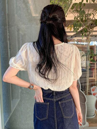 DAZY بلوزة نسائية قصيرة الأكمام من قماش مضلع