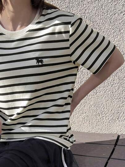 FRIFUL تي شيرت مخطط يومي للنساء ذو رقبة دائرية وأكمام قصيرة مطرز بنقشة ، ملابس صيفية