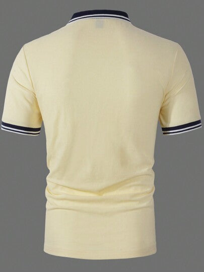 Manfinity Homme قميص بولو كاجوال قصير الأكمام للرجال باللون الأحادي مع لوحة أمامية مزينة بإضافات ومحبوك من الأمام