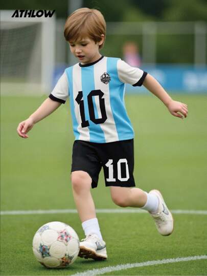 مجموعة من قطعتين للفتيان المراهقين - تي شيرت بأكمام قصيرة أزرق وأبيض وشورت، تصميم رياضي وكاجوال، نادي كرة القدم، ركض، تمارين، سترة فضفاضة، جرافيك بسيط، طقم رياضي