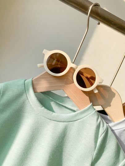 SHEIN Playful Pals 10 قطع من أزياء الأطفال الصيفية للأولاد، مجموعات من الرمادي والأسود والأخضر الفاتح والأزرق السماوي والأزرق الداكن، سترات قصيرة الأكمام بياقة مستديرة وشورتات بخصر فضفاض متناسقة، مناسبة للعب في الهواء الطلق والارتداء المنزلي اليومي