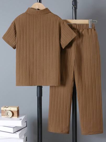 مجموعة من 2 قطعة قميص بأكمام قصيرة وبنطال طويل بنمط عادي مناسب للمراهقين ذوي الطراز الكاجوال والرياضي للخارج