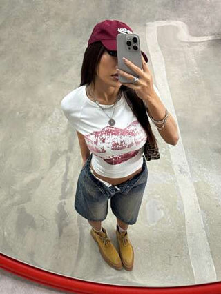 Flirla تي شيرت نسائي قصير الأكمام مناسب للتثبيت بطباعة الشفاه، لعيد الحب