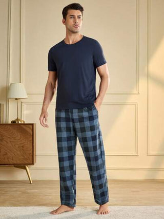 Manfinity Underwear&Sleepwear Basics مجموعة بيجامة (2 قطعة) للرجال بسروال مربع وقميص كم قصير أحادي اللون، ملابس منزلية
