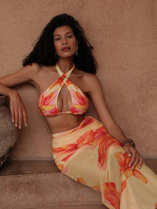 Swim Oasis مجموعة من 3 قطع ملابس نسائية للسباحة: توب خلفي مفتوح ذو رقبة على شكل X مطبوع، سروال سباحة ذو خصر عالٍ، فستان ماكسي مطبوع بزهور للشاطئ