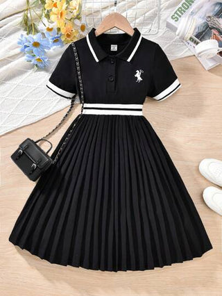 تيشيرتات بناتي فستان أسود قصير الأكمام مع تطريز خيل، طوق بولو بشريط ، لطفلة في سن المراهقة، موسم الربيع/الصيف، قطعة واحدة