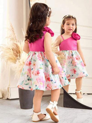 SHEIN فستان منسوج بدون أكمام للبنات الصغار مزين بطبعات ثلاثية الأبعاد وطباعة زهرية، مع حافة مموجة، للربيع/الصيف