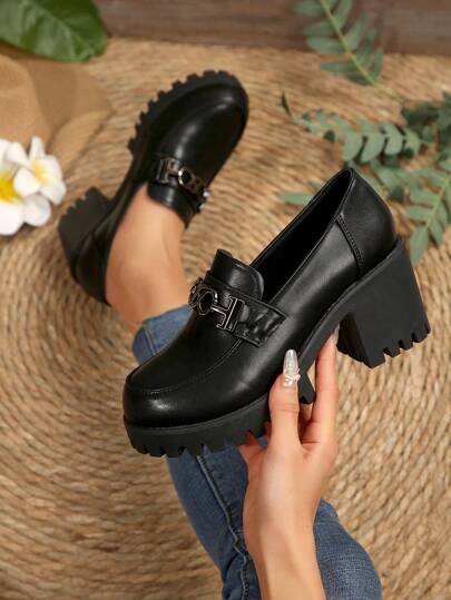 أحذية أوكسفورد حريمي أحذية نسائية عالية الكعب سهلة الارتداء بتصميم بلاتفورم وأصابع مستديرة، مزينة بسلسلة معدنية، مقاومة للماء، بنعل مرتفع، بطراز عتيق من جلد ال- PU وكعب أوكسفورد، أسود بطراز بريطاني للعمل، المقاس يميل للصغر