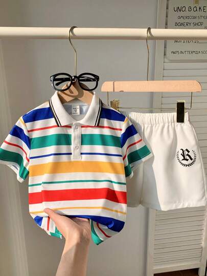 طقمان قصير وقميص بولو خطوط كاجوال لصغار الأولاد، مناسب للملابس المدرسية وأوقات الفراغ و الأنشطة الرياضية و العروض والحفلات والمناسبات اليومية و السفر في فصلي الربيع والصيف