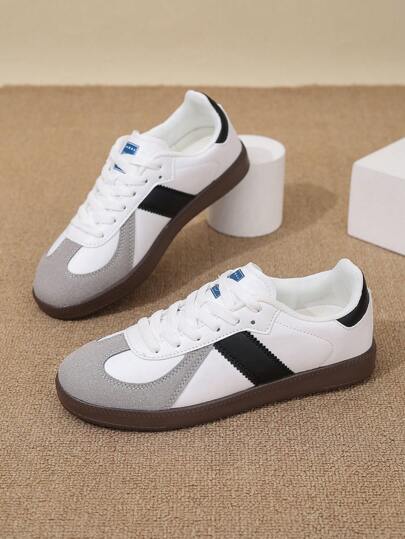 أحذية رياضية كاجوال بنمط رباط للرجال، أحذية كلاسيكية بيضاء عالية الجودة وراحة للطلاب، مضادة للانزلاق، المقاسات من 36 إلى 45