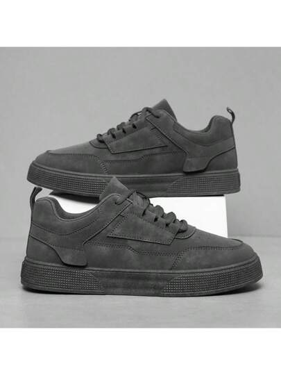 حذاء رياضي للرجال لون رمادي أحادي اللون موديل 2025 بحراشف أمامية رياضي، طراز بسيط برأس مستدير وأرضية سميكة زيادة للارتفاع، أحذية رياضية المقاسات من 39 إلى 48