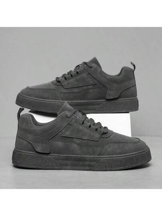 حذاء رياضي للرجال لون رمادي أحادي اللون موديل 2025 بحراشف أمامية رياضي، طراز بسيط برأس مستدير وأرضية سميكة زيادة للارتفاع، أحذية رياضية المقاسات من 39 إلى 48