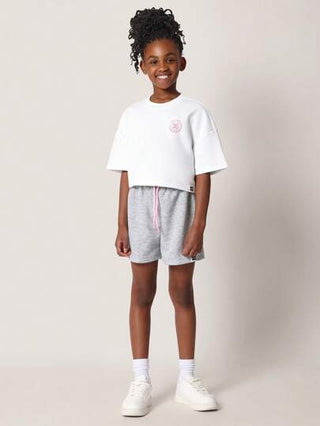 girls-sets SUMWON بدلة رياضية كاجوال من قطعتين، تتألف من تي شيرت قصير وشورت جيرسي، مطبوع عليها نص مكتوب "Tokyo Varsity Graphics"، أنيقة للراحة في الصيف ومناسبة للرياضة والترفيه