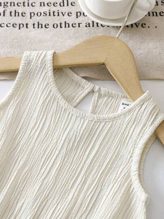 SHEIN Genkimix Kids ملابس علوية بدون أكمام لفتاة رضيعة / أطفال صغار 0-3 سنوات ، مناسبة للربيع والصيف للخروج اليومي، مصنوعة من نسيج مموج بخطوط مموجة باللون البيج/اللوز مع ربطة جانبية