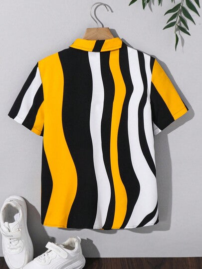 SHEIN قميص تويز كاجوال مخطط مطبوع ذو ياقة بولو وأكمام قصيرة مصنوع من قماش منسوج