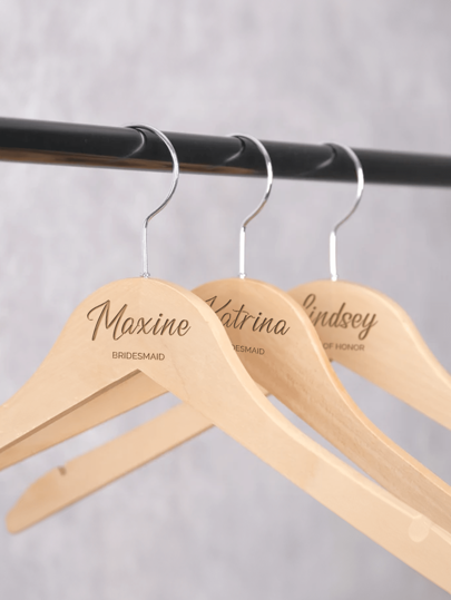 شماعات عروس الخادمة المخصصة، شماعات الزفاف، شماعة عروس مخصصة، شماعة عروس منقوشة، متعددة الاستخدامات، متينة، مقاومة للفطريات، زخرفية، راقية، أنيقة، عالية الجودة، جذابة، حديثة، مخصصة، فريدة، هدايا مثالية للرجال، هدايا مثالية للنساء، الصديق، الصديقة، الأب، ا