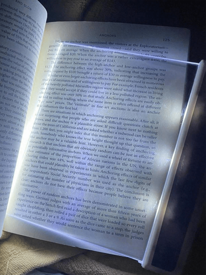 زجاجة قراءة LED شفافة فائقة النحافة ، ضوء الكتاب ، ضوء ليلي للطالب ، مصباح مكتب محمول ، متوفر باللونين الأسود والأبيض ، ضوء كتاب محمول ، مناسب لقراءة الطالب ، مصنوع من البلاستيك والزجاج العضوي (باستثناء البطاريات ، يجب شراء ثلاث بطاريات رقم 7 بنفسك)