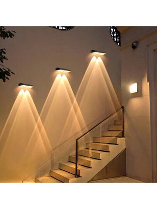 ضوء حديقة خارجي عالي السطوع ب- 4 مصابيح LED ب- 9 أوضاع إضاءة للفيلا والجدار والسياج والممر والسلالم والجدران الخارجية والحديقة واللاندسكيب والتراس، إضاءة جدارية ملونة