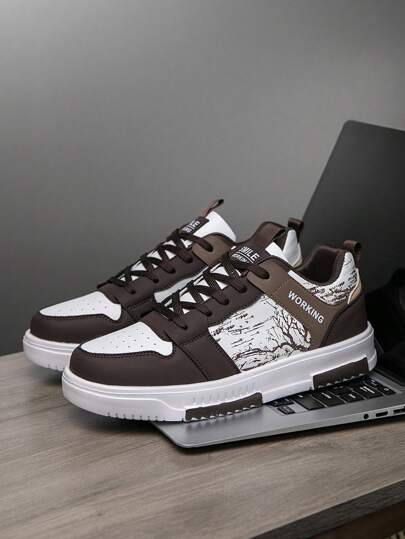 أحذية زرقاء سماوية مريحة للزحف بتصميم متناقض مطبوع بنمط الغابة للرجال، تصميم فريد بطراز كلاسيكي للجامعة، أحذية رياضية متنوعة بنمط كلاسيكي متناقض