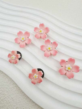 مجموعة من 6 سحور أحذية وردية على شكل زهرة الآس للأحذية الكاجوال والخشبية والصنادل، تصاميم جميلة خيالية مثالية لهدايا وحفلات البنات