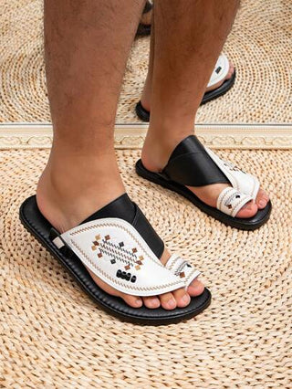صندل مسطح مريح للرجال مطرز بالنقوش العربية، طراز