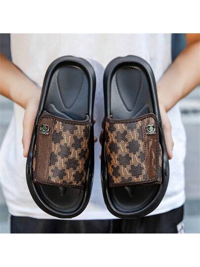 صنادل جلدية جديدة للرجال في الصيف ، ذات قاع ناعم وقابل للتهوية مع نعل مضاد للانزلاق وملائم للارتداء اليومي
