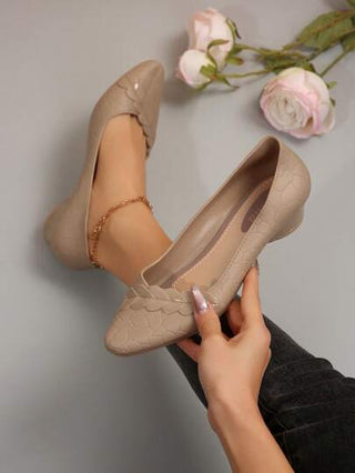 أحذية سيدات ذات نقشة بسيطة باللون الأسود وأصبع قدم مدبب، كعب متوسط مريح ومتوسط السمك، أحذية مناسبة للارتداء في العمل والسهرات، مناسبة للبس اليومي والزفاف والحفلات