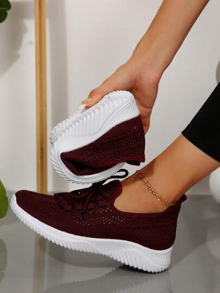 زوج من الأحذية الرياضية المنسوجة المريحة والمتنفسة ذات اللون السادة للنساء، مناسبة للمدرسة والعمل والجري والتمارين الرياضية والمشي والحفلات والتسوق واللياقة البدنية، خفيفة الوزن للارتداء اليومي