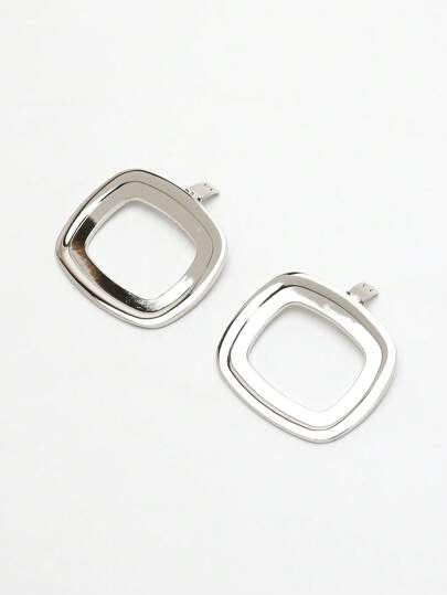 نعال نسائية جديدة عصرية متعددة الاستخدامات، مع مشابك معدنية مربعة قابلة للإزالة. مناسبة لأنواع مختلفة من الأحذية مثل الأحذية الجلدية والأحذية والأحذية للعمل. يمكن تعزيز المظهر وجاذبية الحامل