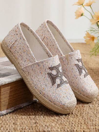 أحذية كاجوال قماشية سهلة الارتداء موديل الربيع 2025، أحذية قارب مسطحة وعملية للنساء باللونين الأسود والبيج