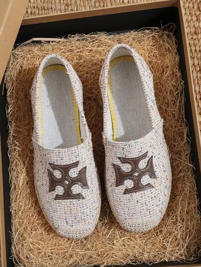 أحذية كاجوال قماشية سهلة الارتداء موديل الربيع 2025، أحذية قارب مسطحة وعملية للنساء باللونين الأسود والبيج