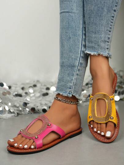 صنادل كاجوال مزينة بالراين ستون عصرية جديدة،جذابة ومناسبة للشاطئ والمنزل والرياضة الخارجية، تتميز بتصميمات رومانسية بسيطة وعتيقة