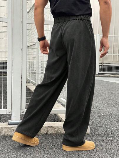 Manfinity Homme بناطيل كاجوال واسعة الساق مصنوعة من الكوردوروي الأمريكي الفاخر، بتصميم مريح وعصري للرجال