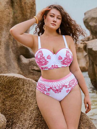 SHEIN Swim Curve مجموعة سباحة للمرأة البدينة مكونة من 3 قطع، بلوزة بنقشة رقمية مبطنة بسير مدعم، وتنورة مغطاة، لأوقات الشاطئ والعطلات