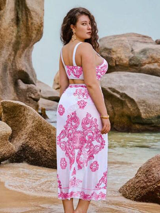 SHEIN Swim Curve مجموعة سباحة للمرأة البدينة مكونة من 3 قطع، بلوزة بنقشة رقمية مبطنة بسير مدعم، وتنورة مغطاة، لأوقات الشاطئ والعطلات
