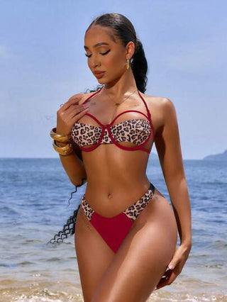 طقم تانكيني حريمي Swim SXY مجموعة تنكيني مكونة من 2 قطعة ، ملابس علوية بطباعة عشوائية ويربط بأربطة جنسية ،وسروال تنكيني بقماش مرقع بنمر وباللون الأحادي للنساء