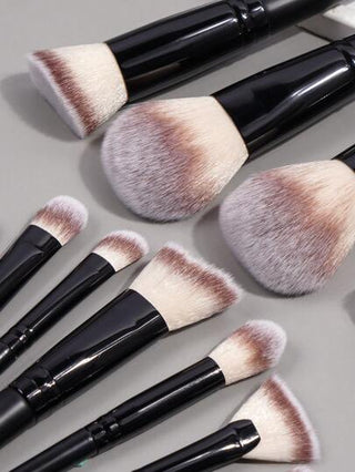 MAANGE 20 قطعة مجموعة فرش مكياج ناعمة تشمل فرشاة بودرة، فرشاة أحمر الخدود، فرشاة concealer، فرشاة كونتور، فرشاة كونتور الأنف، فرشاة ظل العين، فرشاة صبغ، فرشاة الحواجب، فرشاة كحل العين، فرشاة الشفاه، فرشاة التفاصيل، مع حقيبة تخزين من القماش الأحمر...
