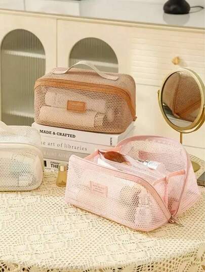 حقيبة مكياج من النايلون شبكي ذات سعة كبيرة، منظم مستحضرات تجميل متعدد الطبقات قابل للتنفس، حقيبة أدوات تجميل خفيفة الوزن، حقيبة سفر للغسيل عصرية، بمقصورات لمستحضرات التجميل وأدوات المكياج، بتصميم بسيط مع إغلاق سحاب، مقبض حمل أحادي اليد علوي، وتصميم مفتوح