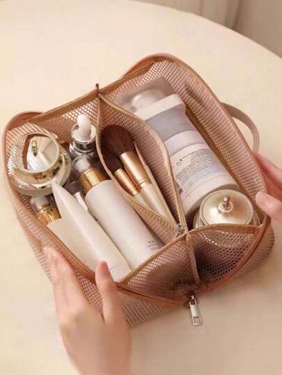 حقيبة مكياج من النايلون شبكي ذات سعة كبيرة، منظم مستحضرات تجميل متعدد الطبقات قابل للتنفس، حقيبة أدوات تجميل خفيفة الوزن، حقيبة سفر للغسيل عصرية، بمقصورات لمستحضرات التجميل وأدوات المكياج، بتصميم بسيط مع إغلاق سحاب، مقبض حمل أحادي اليد علوي، وتصميم مفتوح